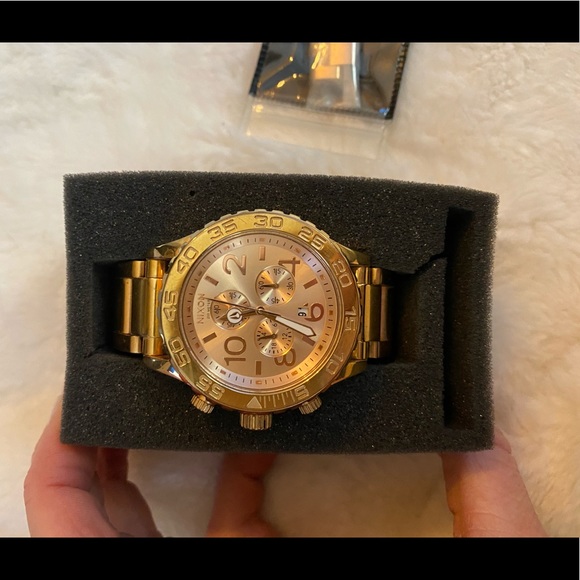Nixon rose gold watch - Picture 2 of 4